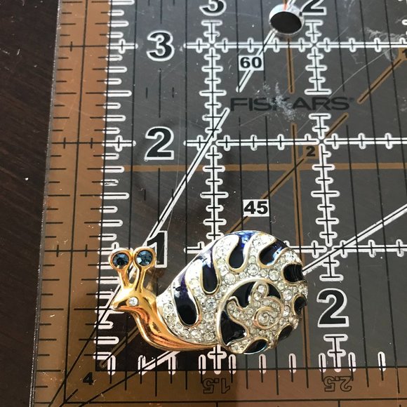 FLASH SALE: AUTHENTIC SWAROVSKI SWAN SIGNED GOLDTONE SNAIL BROOCH - Picture 2 of 4